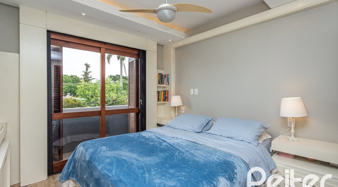 Casa à venda com 157m², 3 dormitórios, 1 suíte, 2 vagas, no bairro Ipanema em Porto Alegre