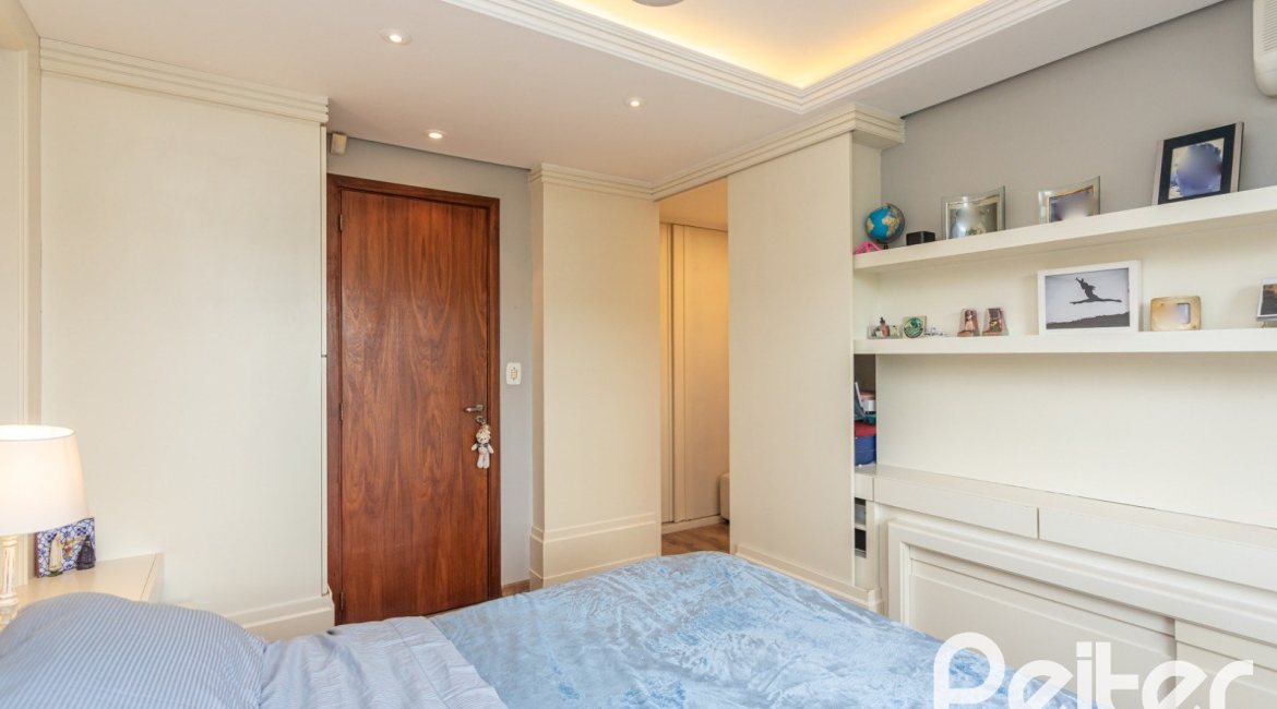 Casa à venda com 157m², 3 dormitórios, 1 suíte, 2 vagas, no bairro Ipanema em Porto Alegre