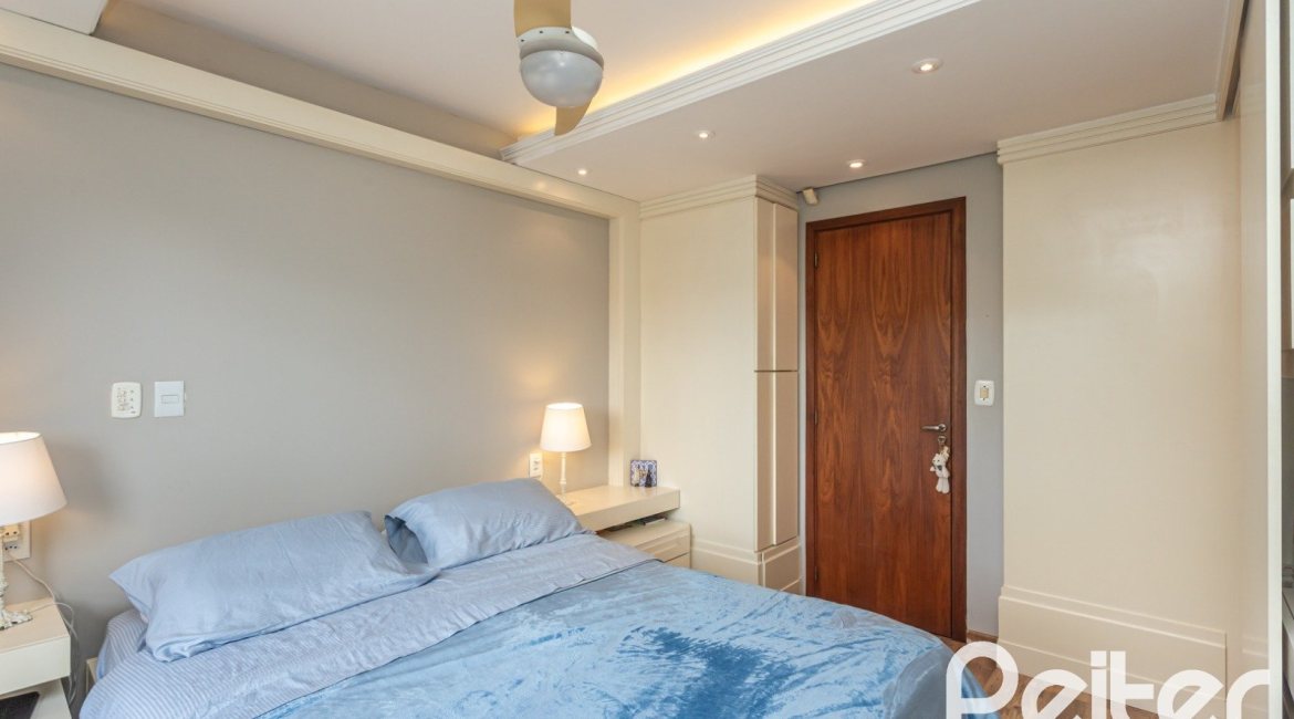 Casa à venda com 157m², 3 dormitórios, 1 suíte, 2 vagas, no bairro Ipanema em Porto Alegre