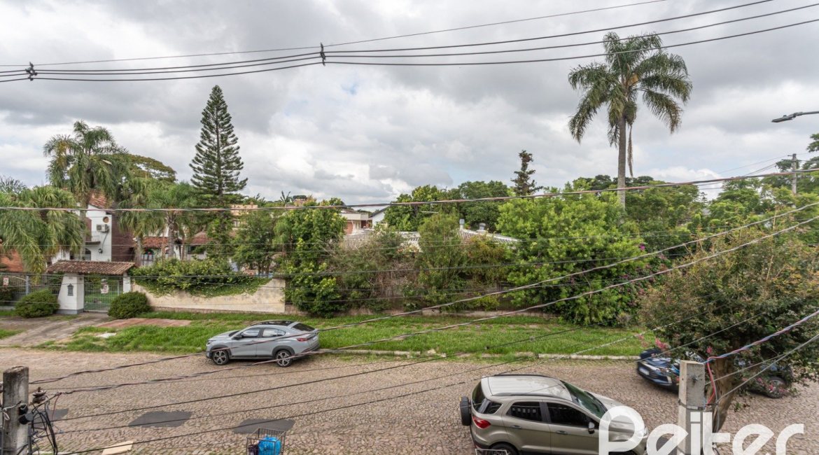 Casa à venda com 157m², 3 dormitórios, 1 suíte, 2 vagas, no bairro Ipanema em Porto Alegre
