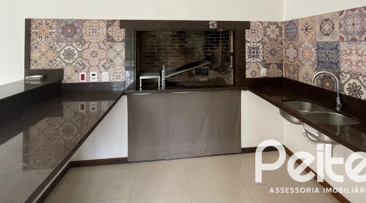 Casa à venda com 218m², 4 dormitórios, 1 suíte, 7 vagas, no bairro Espírito Santo em Porto Alegre