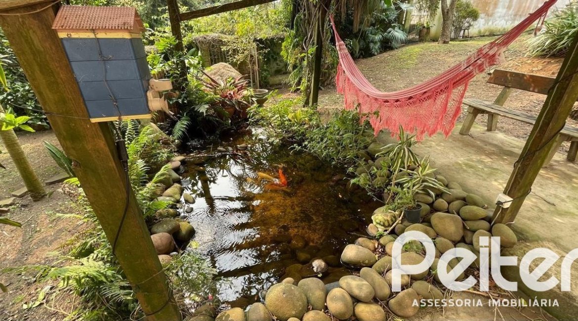 Casa à venda com 218m², 4 dormitórios, 1 suíte, 7 vagas, no bairro Espírito Santo em Porto Alegre