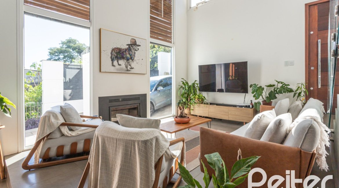 Casa à venda com 164m², 3 dormitórios, 1 suíte, 2 vagas, no bairro Ipanema em Porto Alegre