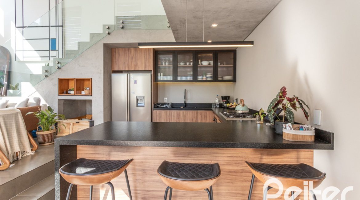 Casa à venda com 164m², 3 dormitórios, 1 suíte, 2 vagas, no bairro Ipanema em Porto Alegre