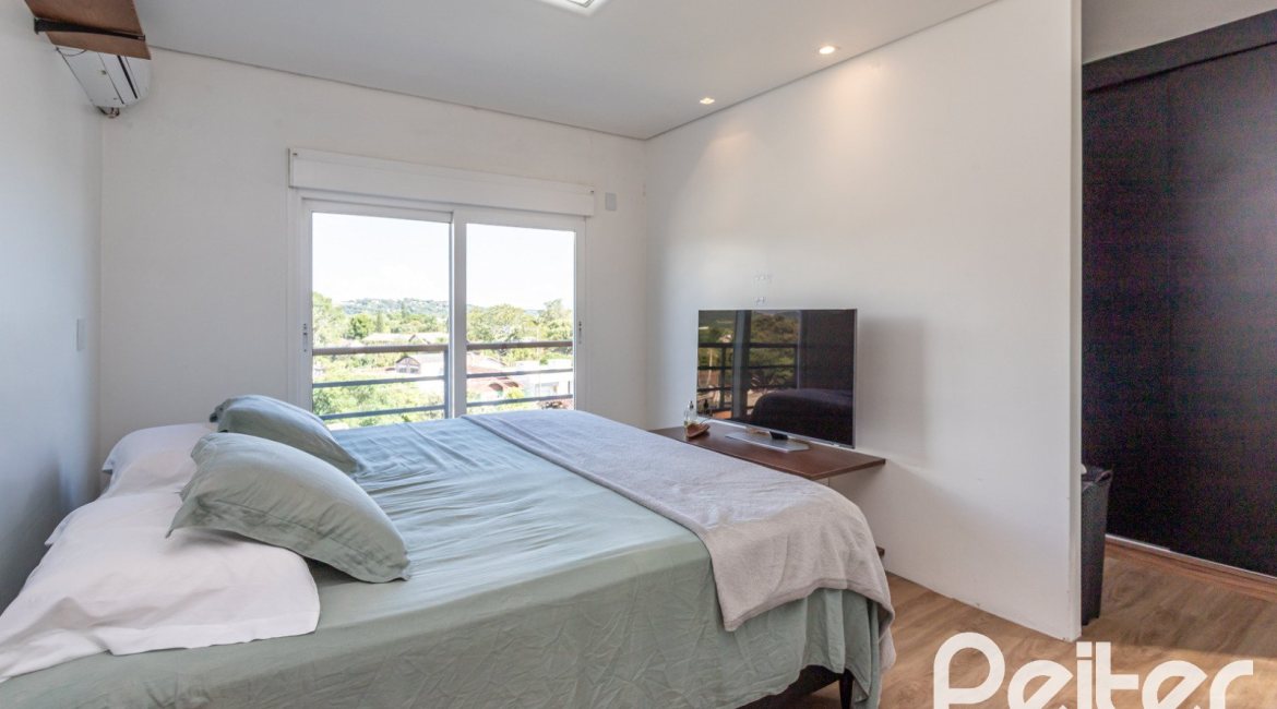 Casa à venda com 164m², 3 dormitórios, 1 suíte, 2 vagas, no bairro Ipanema em Porto Alegre