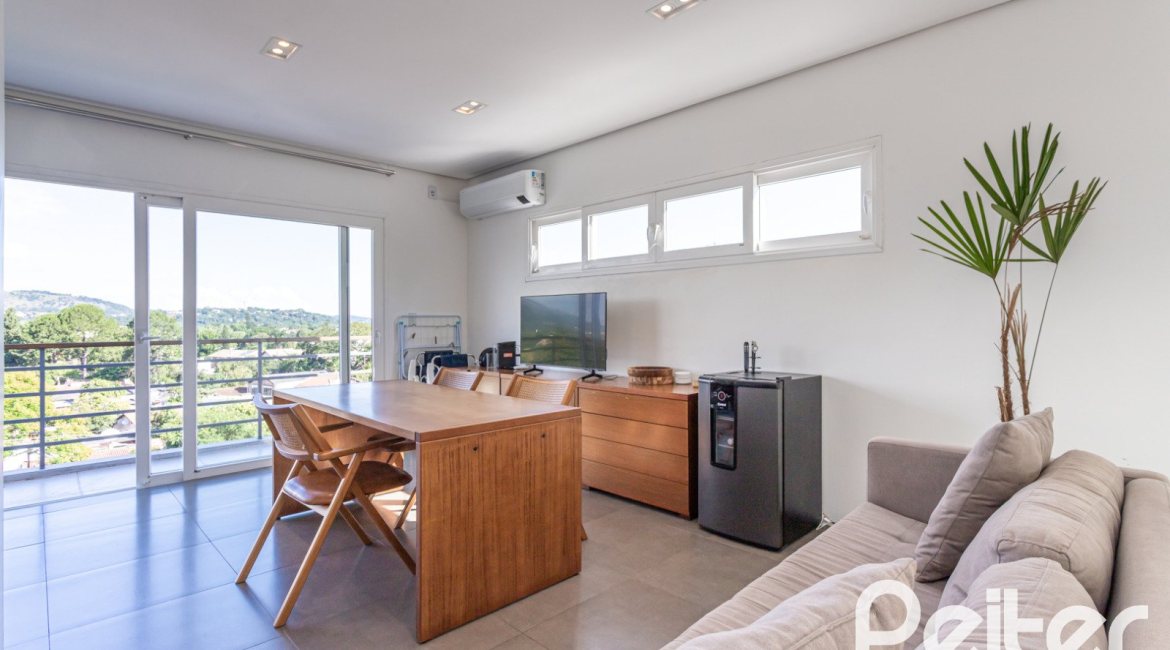 Casa à venda com 164m², 3 dormitórios, 1 suíte, 2 vagas, no bairro Ipanema em Porto Alegre