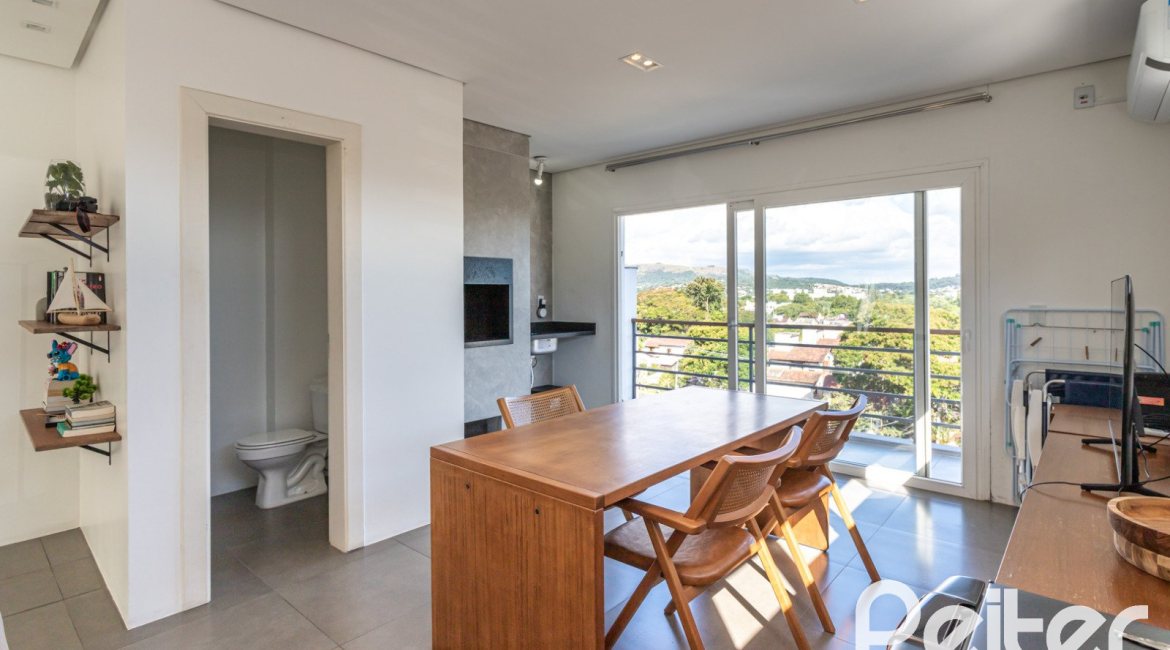 Casa à venda com 164m², 3 dormitórios, 1 suíte, 2 vagas, no bairro Ipanema em Porto Alegre