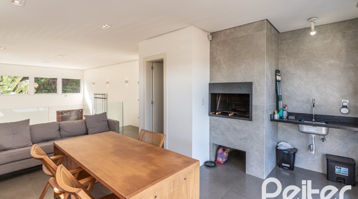 Casa à venda com 164m², 3 dormitórios, 1 suíte, 2 vagas, no bairro Ipanema em Porto Alegre