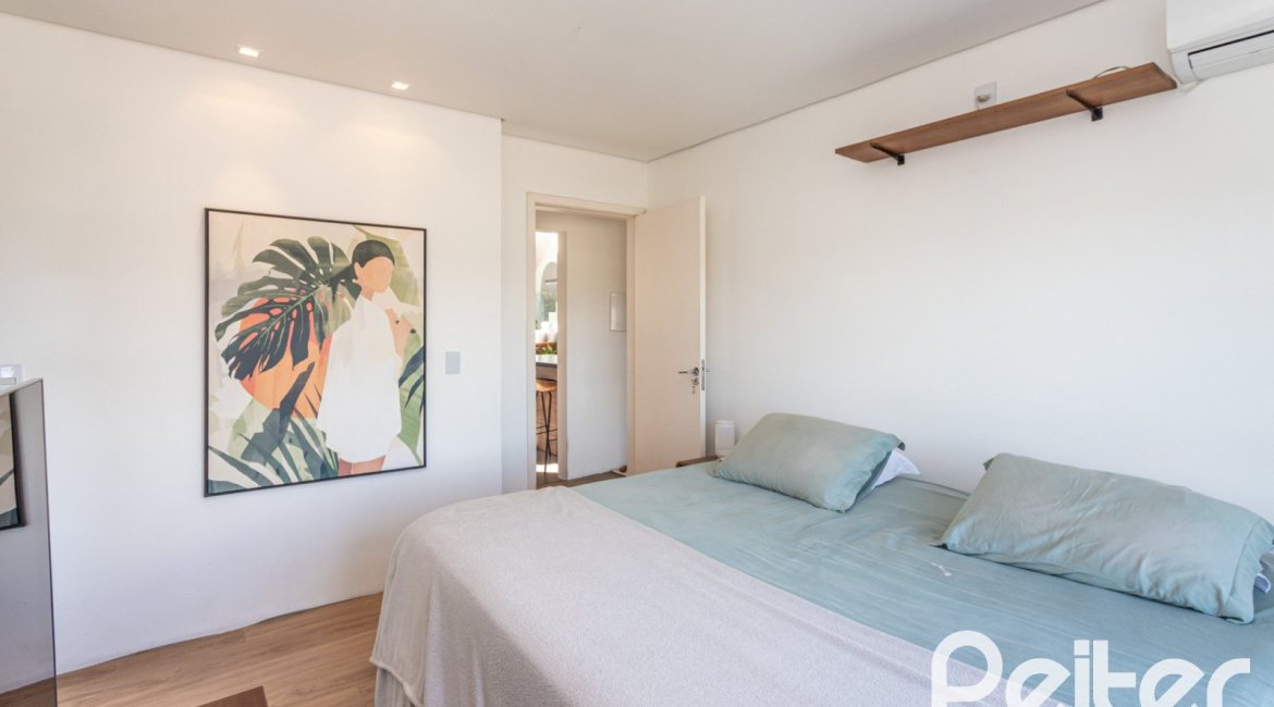 Casa à venda com 164m², 3 dormitórios, 1 suíte, 2 vagas, no bairro Ipanema em Porto Alegre