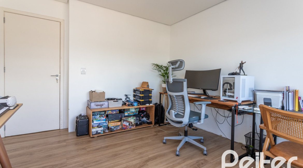 Casa à venda com 164m², 3 dormitórios, 1 suíte, 2 vagas, no bairro Ipanema em Porto Alegre