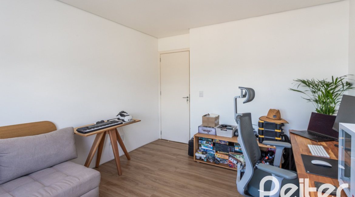 Casa à venda com 164m², 3 dormitórios, 1 suíte, 2 vagas, no bairro Ipanema em Porto Alegre