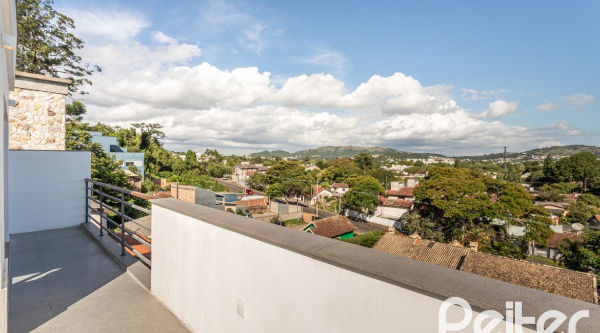 Casa à venda com 164m², 3 dormitórios, 1 suíte, 2 vagas, no bairro Ipanema em Porto Alegre