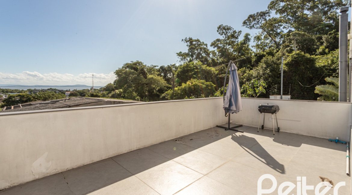 Casa à venda com 164m², 3 dormitórios, 1 suíte, 2 vagas, no bairro Ipanema em Porto Alegre