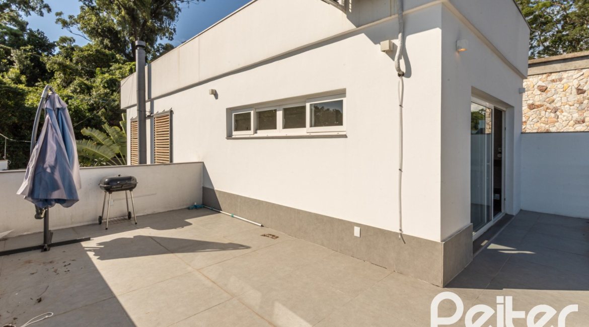 Casa à venda com 164m², 3 dormitórios, 1 suíte, 2 vagas, no bairro Ipanema em Porto Alegre