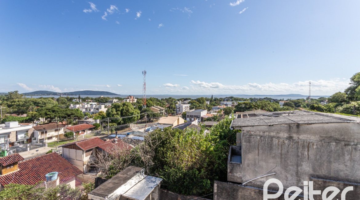 Casa à venda com 164m², 3 dormitórios, 1 suíte, 2 vagas, no bairro Ipanema em Porto Alegre