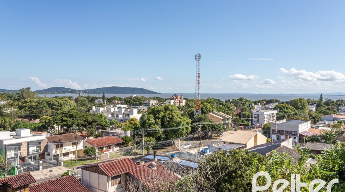 Casa à venda com 164m², 3 dormitórios, 1 suíte, 2 vagas, no bairro Ipanema em Porto Alegre