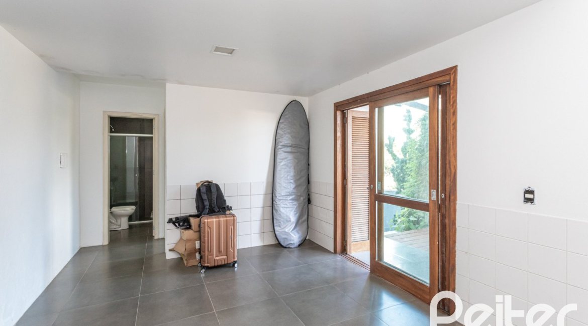 Casa à venda com 164m², 3 dormitórios, 1 suíte, 2 vagas, no bairro Ipanema em Porto Alegre