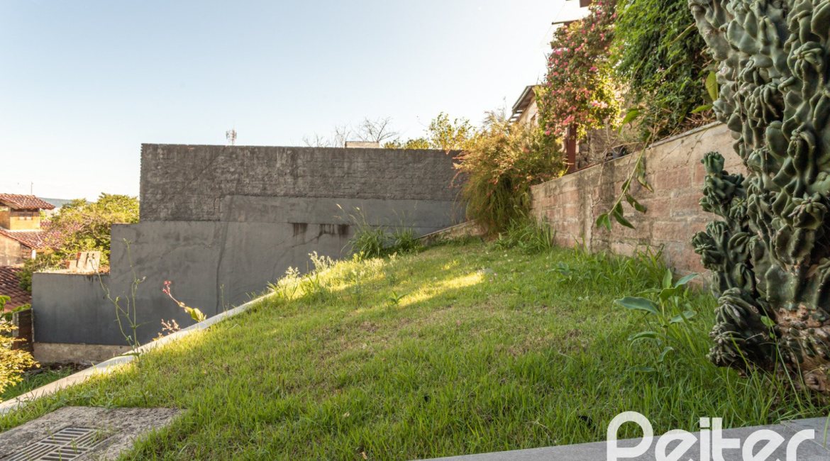 Casa à venda com 164m², 3 dormitórios, 1 suíte, 2 vagas, no bairro Ipanema em Porto Alegre