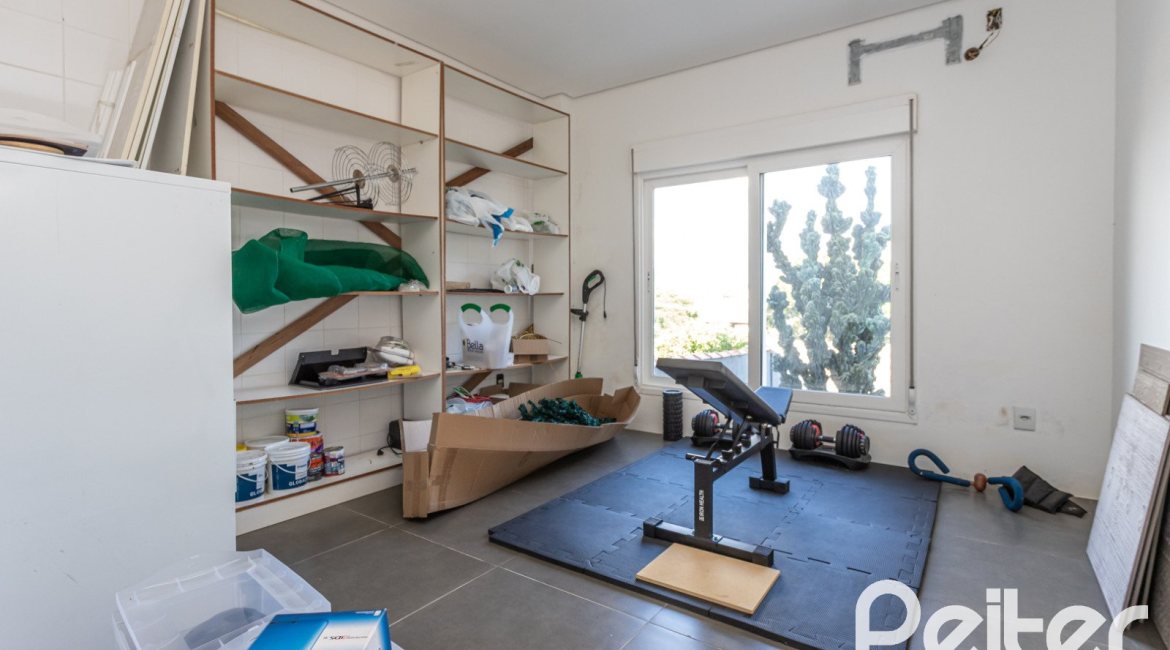 Casa à venda com 164m², 3 dormitórios, 1 suíte, 2 vagas, no bairro Ipanema em Porto Alegre