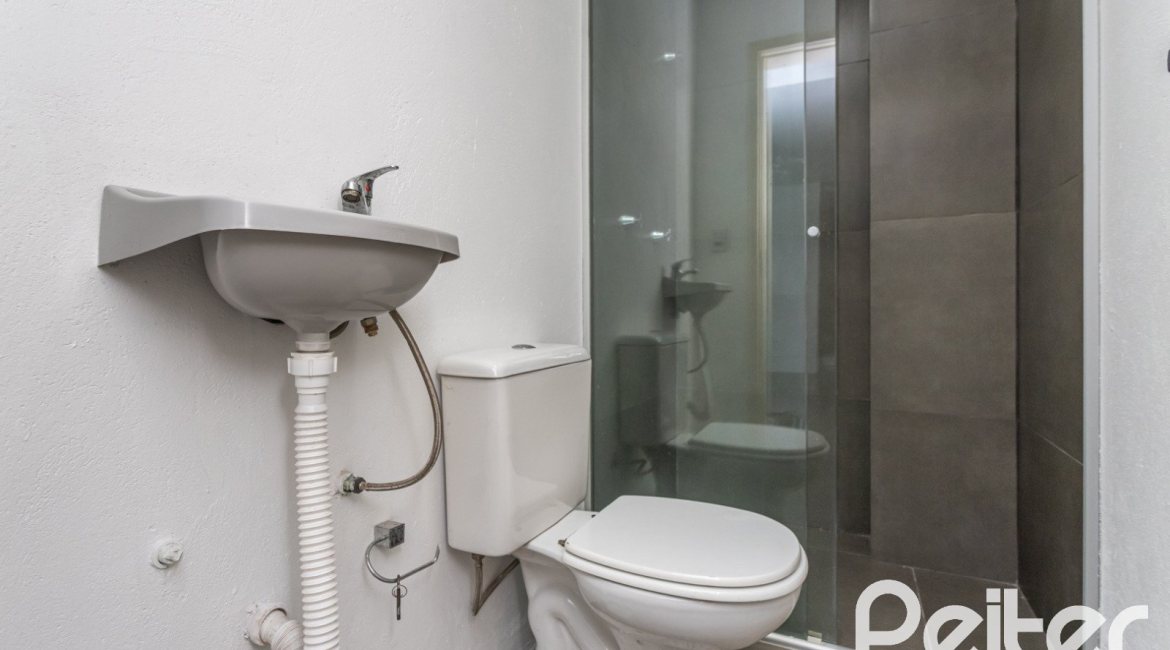 Casa à venda com 164m², 3 dormitórios, 1 suíte, 2 vagas, no bairro Ipanema em Porto Alegre