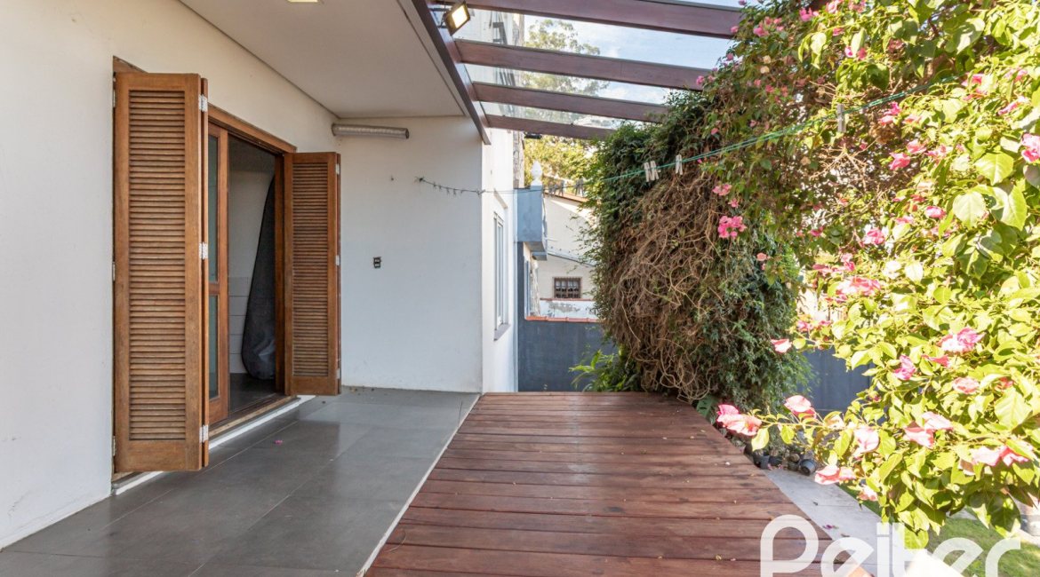 Casa à venda com 164m², 3 dormitórios, 1 suíte, 2 vagas, no bairro Ipanema em Porto Alegre