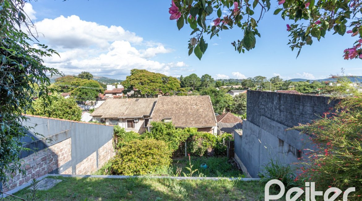 Casa à venda com 164m², 3 dormitórios, 1 suíte, 2 vagas, no bairro Ipanema em Porto Alegre