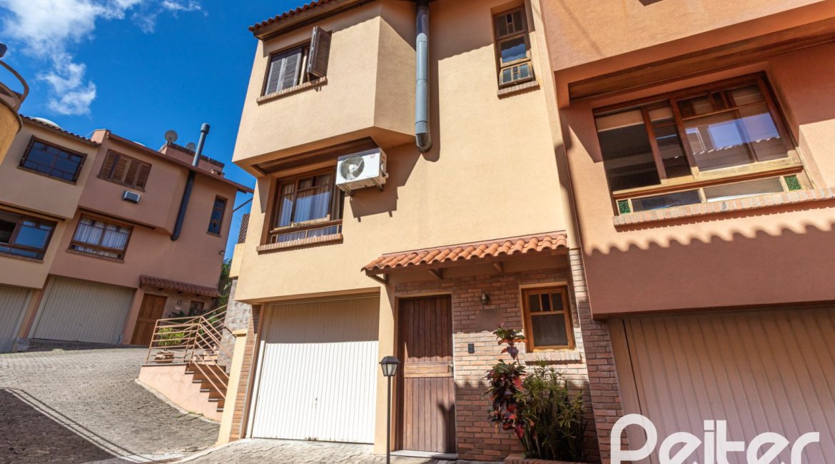 Casa em Condomínio à venda com 154m², 3 dormitórios, 1 suíte, 2 vagas, no bairro Ipanema em Porto Alegre