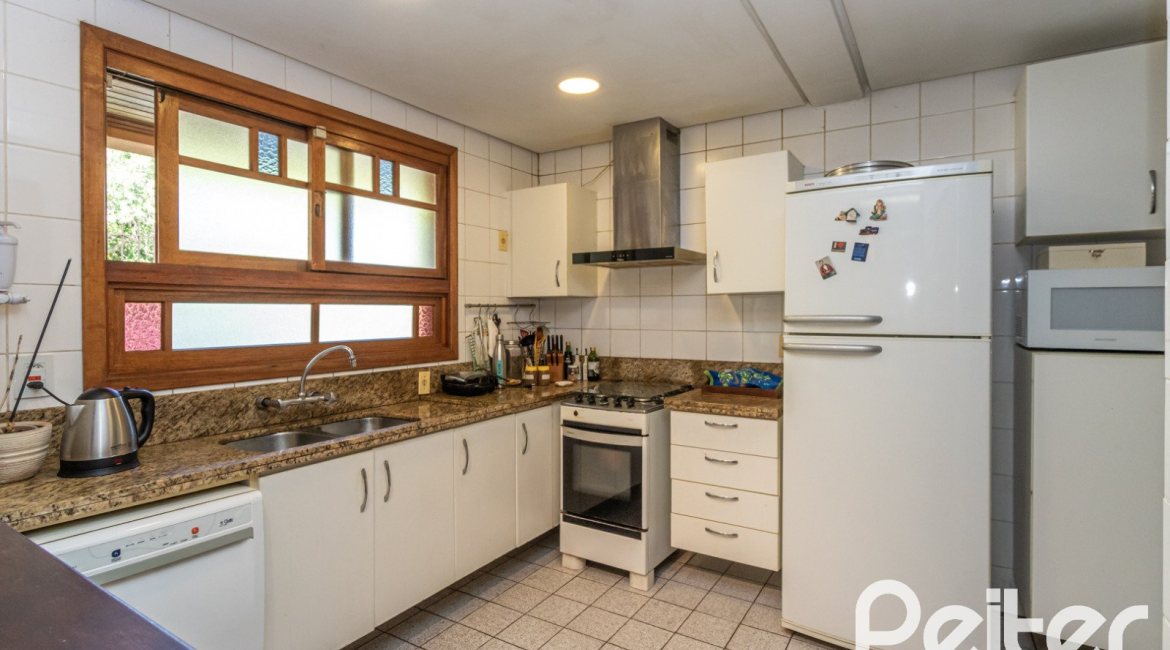 Casa em Condomínio à venda com 154m², 3 dormitórios, 1 suíte, 2 vagas, no bairro Ipanema em Porto Alegre