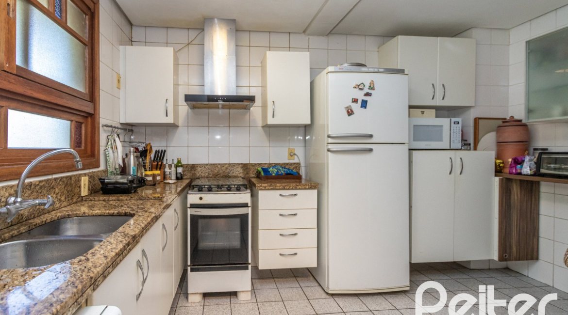 Casa em Condomínio à venda com 154m², 3 dormitórios, 1 suíte, 2 vagas, no bairro Ipanema em Porto Alegre