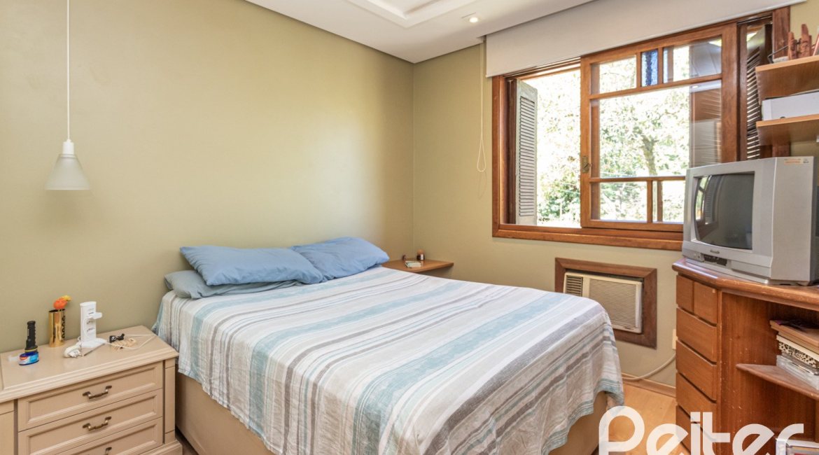 Casa em Condomínio à venda com 154m², 3 dormitórios, 1 suíte, 2 vagas, no bairro Ipanema em Porto Alegre