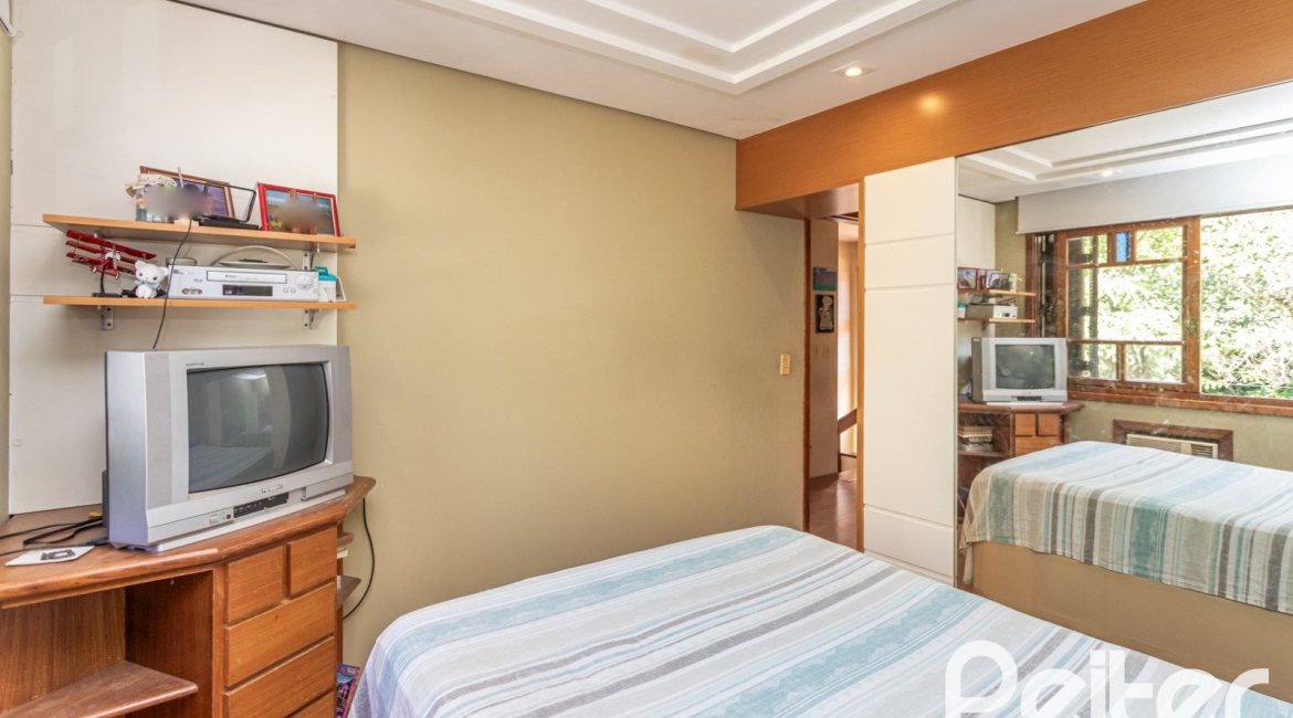 Casa em Condomínio à venda com 154m², 3 dormitórios, 1 suíte, 2 vagas, no bairro Ipanema em Porto Alegre