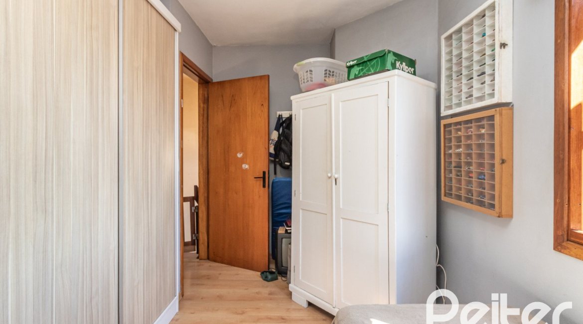 Casa em Condomínio à venda com 154m², 3 dormitórios, 1 suíte, 2 vagas, no bairro Ipanema em Porto Alegre