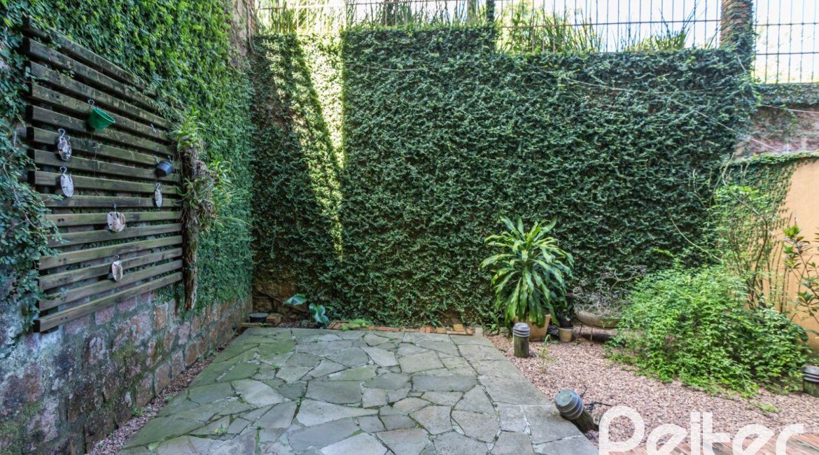 Casa em Condomínio à venda com 154m², 3 dormitórios, 1 suíte, 2 vagas, no bairro Ipanema em Porto Alegre