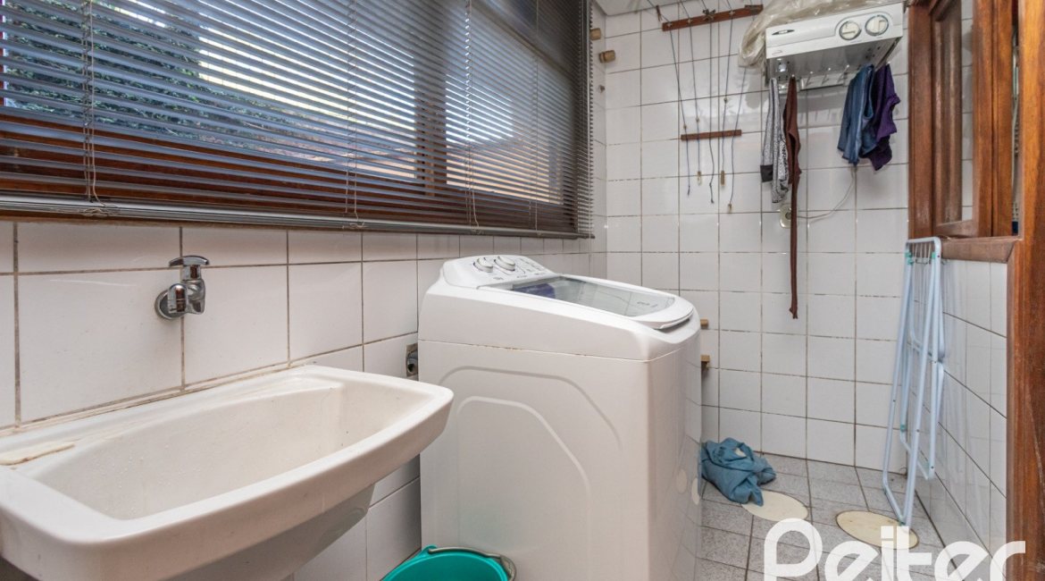 Casa em Condomínio à venda com 154m², 3 dormitórios, 1 suíte, 2 vagas, no bairro Ipanema em Porto Alegre