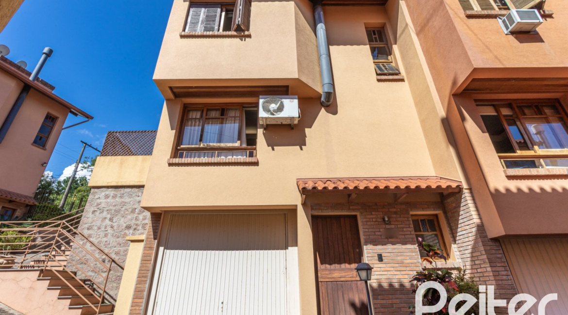 Casa em Condomínio à venda com 154m², 3 dormitórios, 1 suíte, 2 vagas, no bairro Ipanema em Porto Alegre