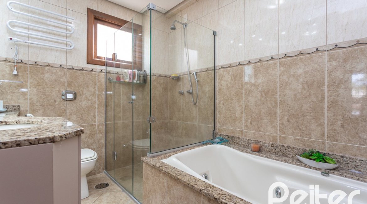 Casa à venda com 152m², 3 dormitórios, 1 suíte, 2 vagas, no bairro Vila Assunção em Porto Alegre