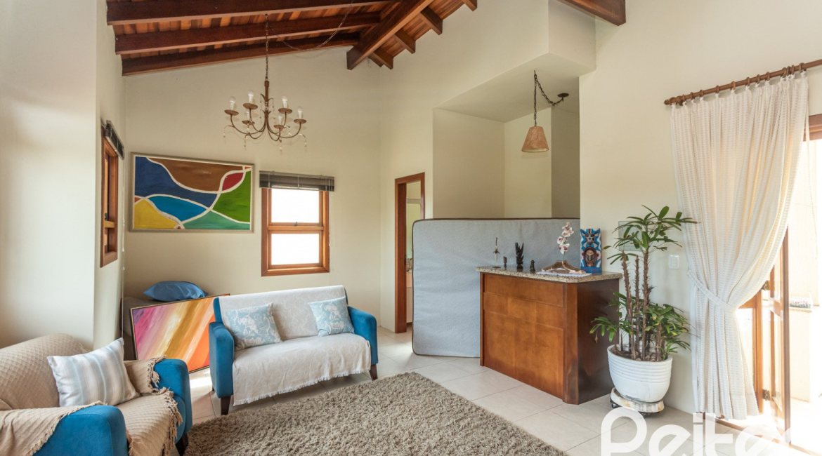 Casa à venda com 152m², 3 dormitórios, 1 suíte, 2 vagas, no bairro Vila Assunção em Porto Alegre