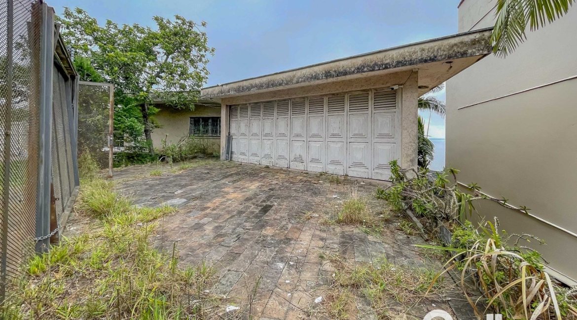 Casa à venda com 561m², 5 dormitórios, 4 vagas, no bairro Vila Assunção em Porto Alegre