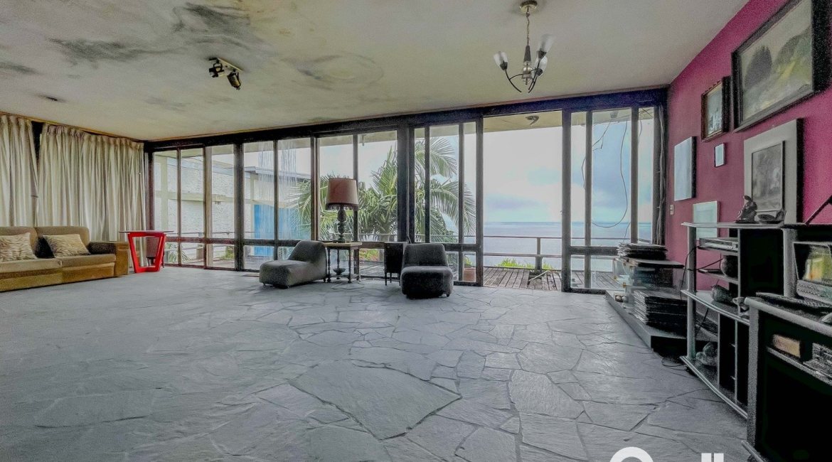 Casa à venda com 561m², 5 dormitórios, 4 vagas, no bairro Vila Assunção em Porto Alegre