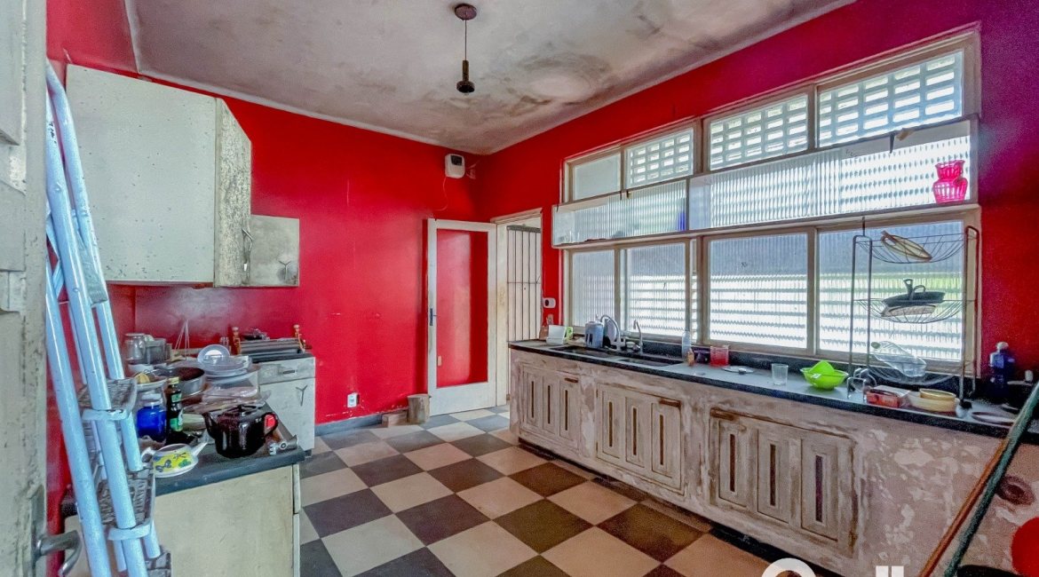 Casa à venda com 561m², 5 dormitórios, 4 vagas, no bairro Vila Assunção em Porto Alegre