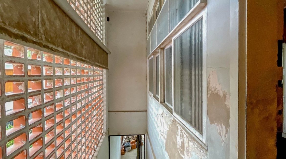 Casa à venda com 561m², 5 dormitórios, 4 vagas, no bairro Vila Assunção em Porto Alegre