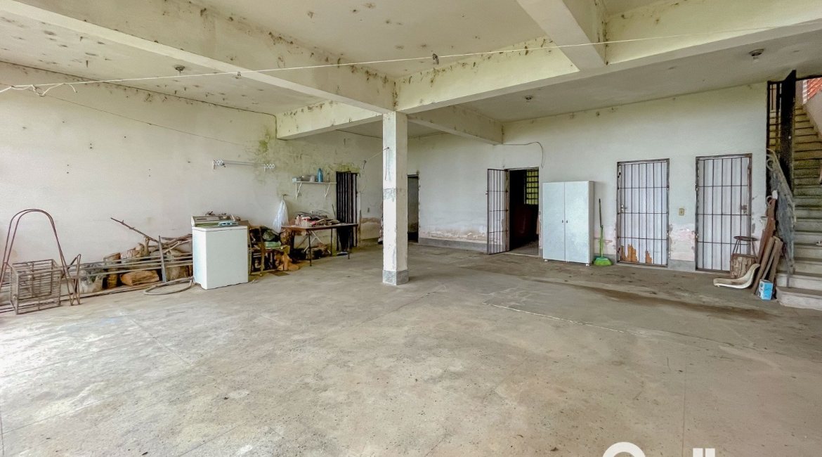 Casa à venda com 561m², 5 dormitórios, 4 vagas, no bairro Vila Assunção em Porto Alegre