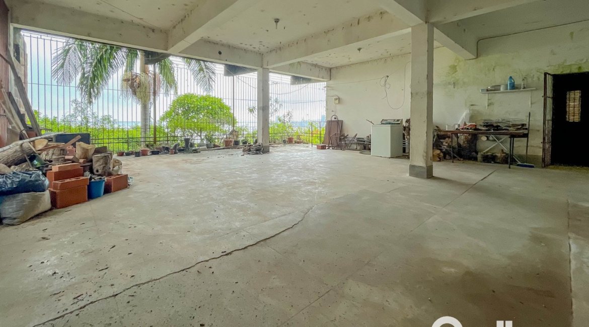 Casa à venda com 561m², 5 dormitórios, 4 vagas, no bairro Vila Assunção em Porto Alegre