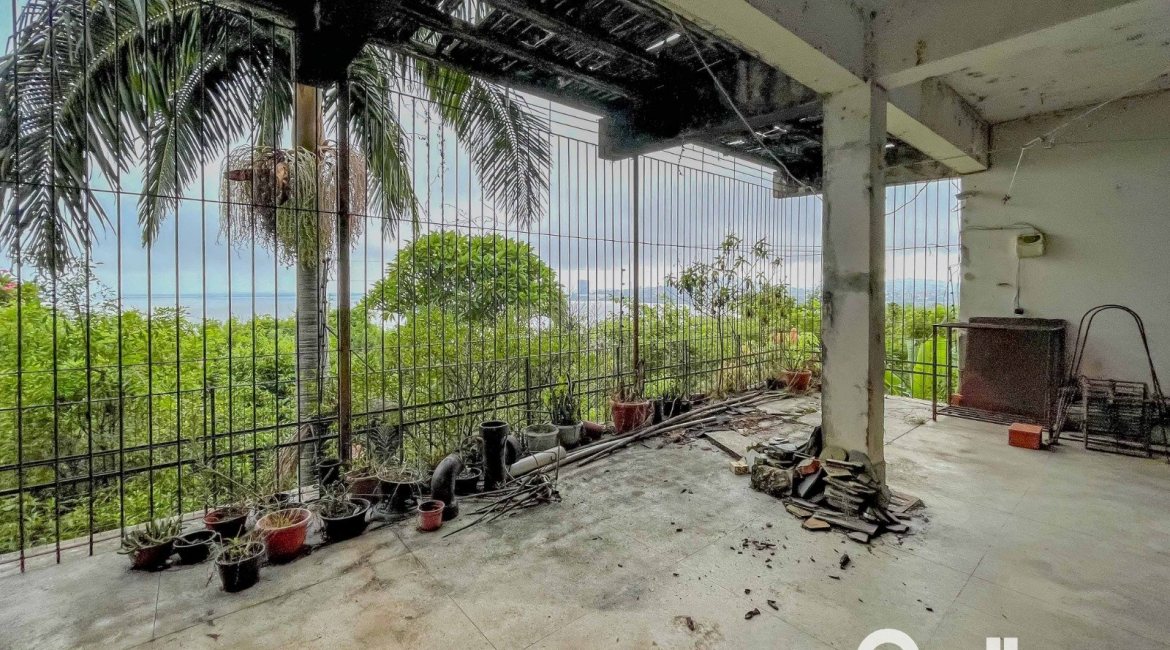 Casa à venda com 561m², 5 dormitórios, 4 vagas, no bairro Vila Assunção em Porto Alegre