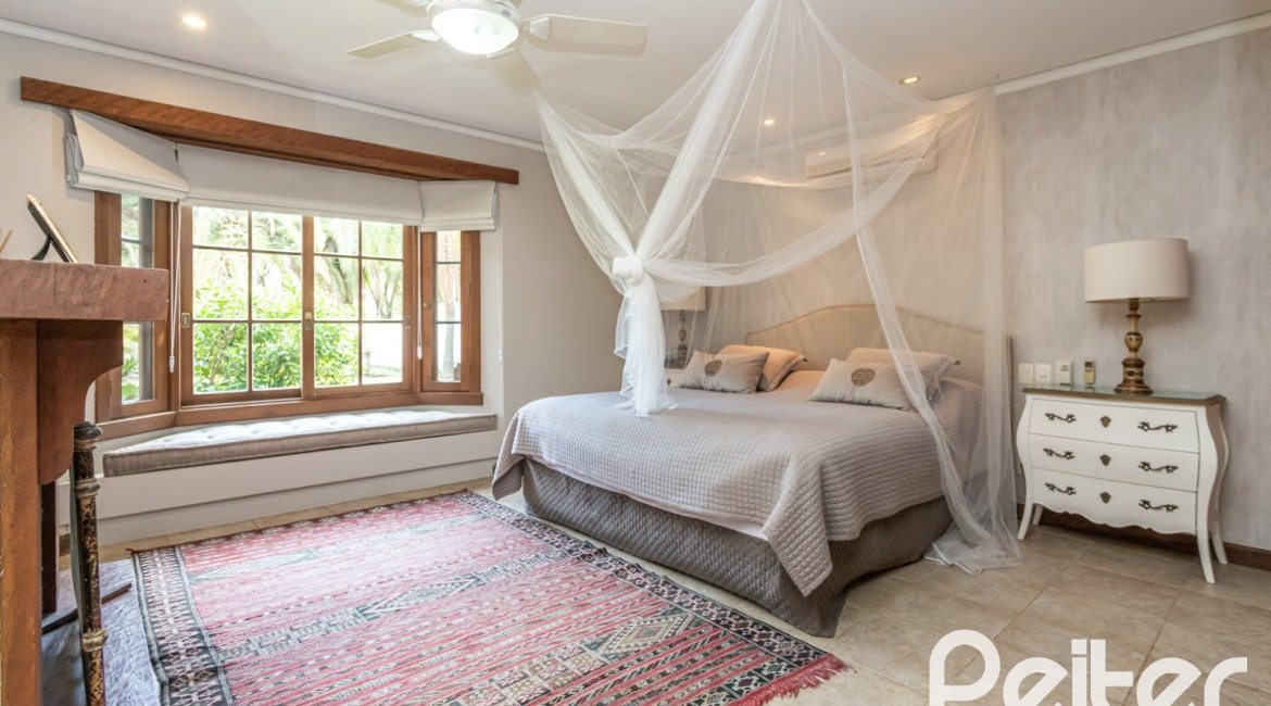 Casa em Condomínio à venda com 290m², 3 dormitórios, 3 suítes, 4 vagas, no bairro Terra Ville em PORTO ALEGRE