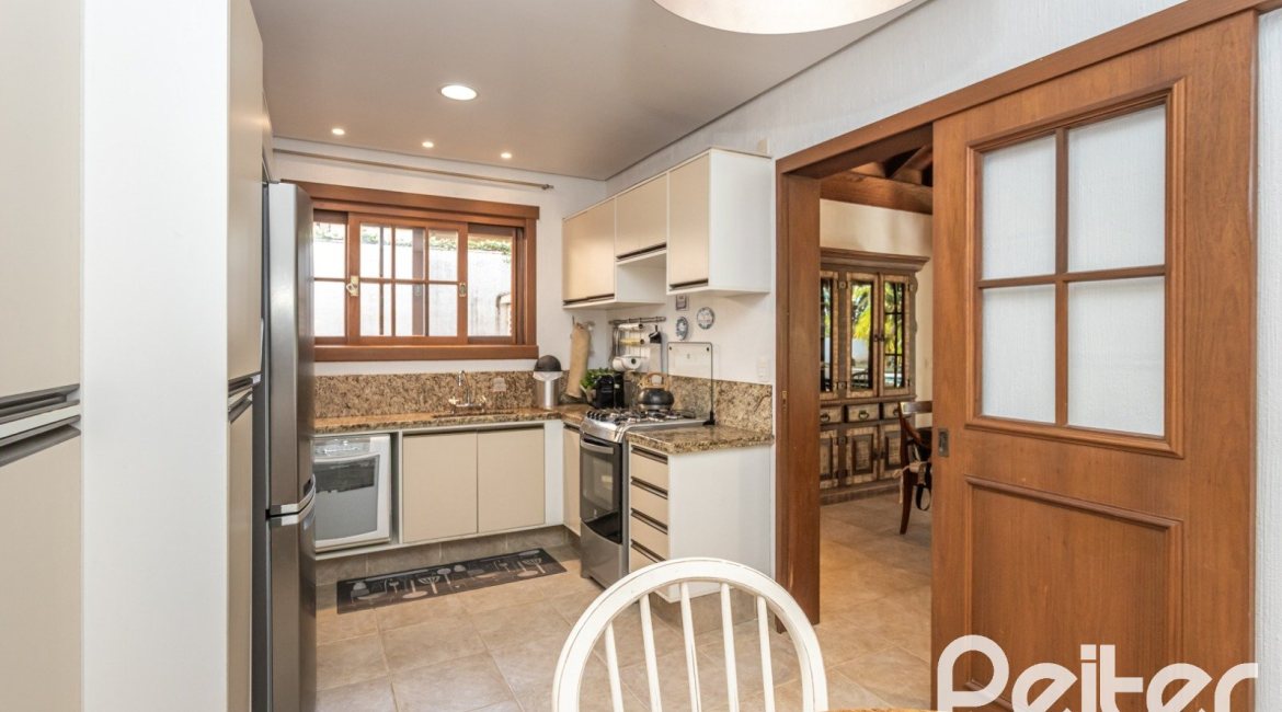 Casa em Condomínio à venda com 290m², 3 dormitórios, 3 suítes, 4 vagas, no bairro Terra Ville em PORTO ALEGRE