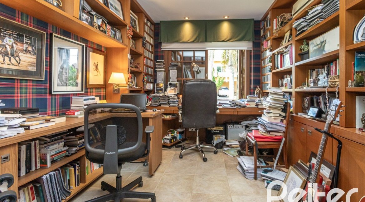 Casa em Condomínio à venda com 290m², 3 dormitórios, 3 suítes, 4 vagas, no bairro Terra Ville em PORTO ALEGRE