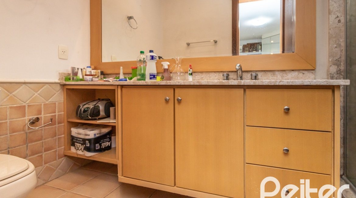 Casa em Condomínio à venda com 290m², 3 dormitórios, 3 suítes, 4 vagas, no bairro Terra Ville em PORTO ALEGRE