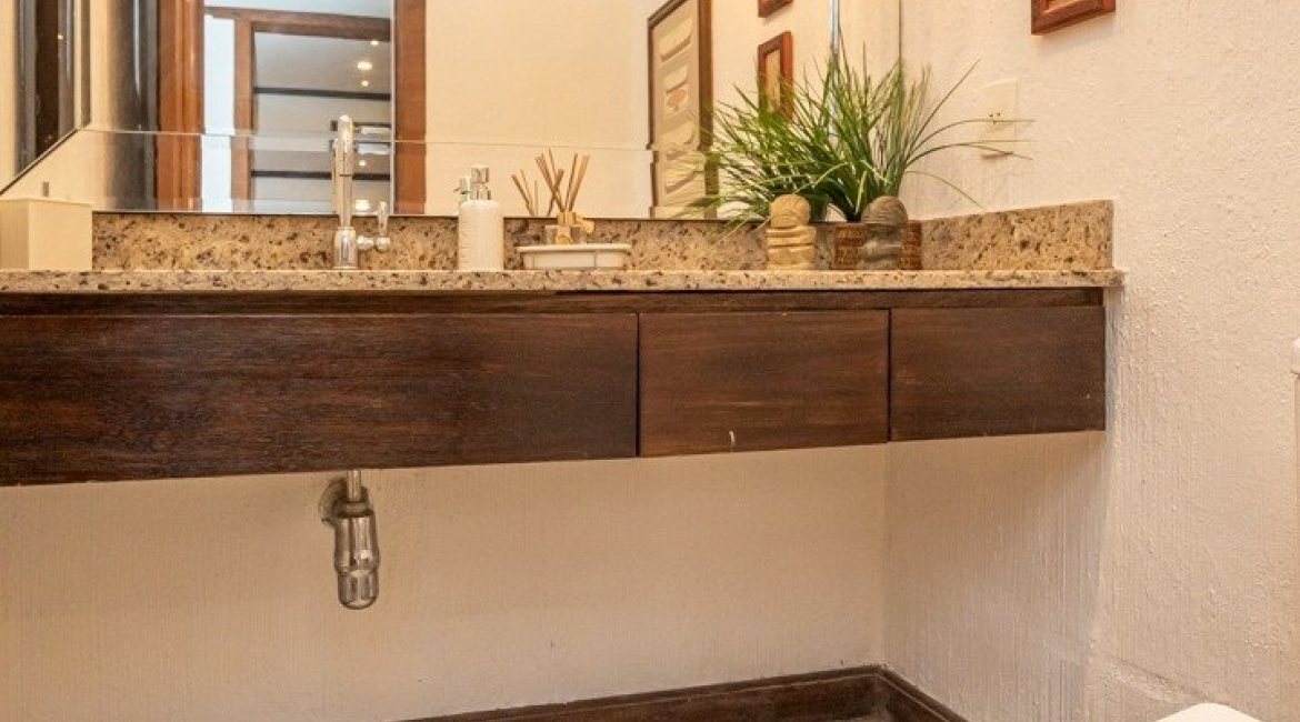 Casa em Condomínio à venda com 290m², 3 dormitórios, 3 suítes, 4 vagas, no bairro Terra Ville em PORTO ALEGRE