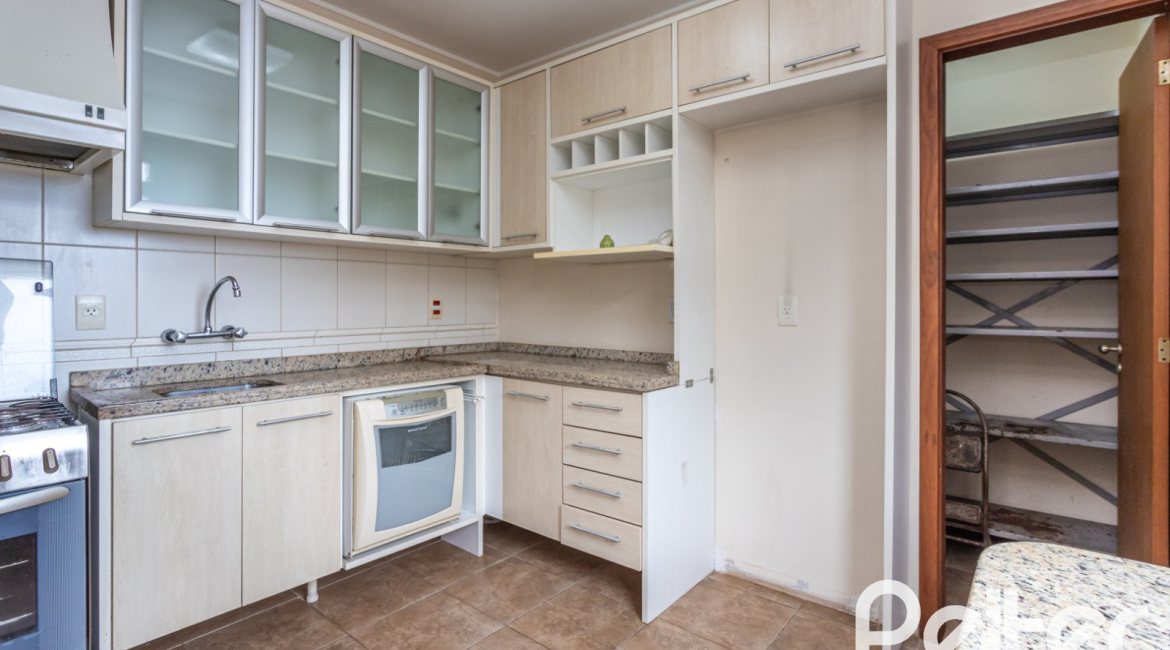 Casa em Condomínio à venda com 270m², 3 dormitórios, 1 suíte, 3 vagas, no bairro Jardim Isabel em PORTO ALEGRE